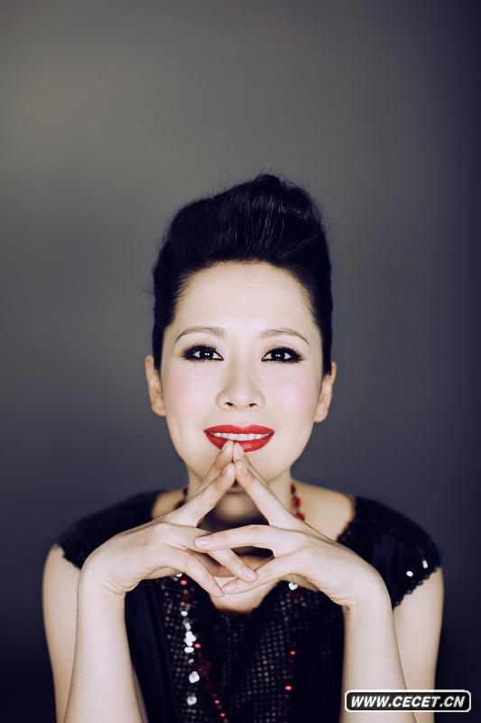 海清變身時(shí)尚女魔頭