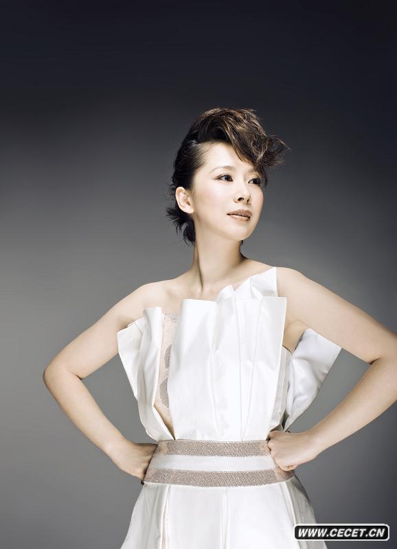 海清變身時(shí)尚女魔頭