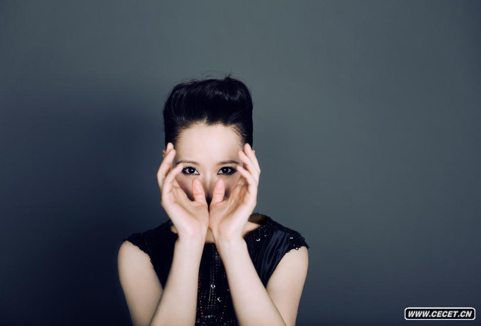 海清變身時(shí)尚女魔頭