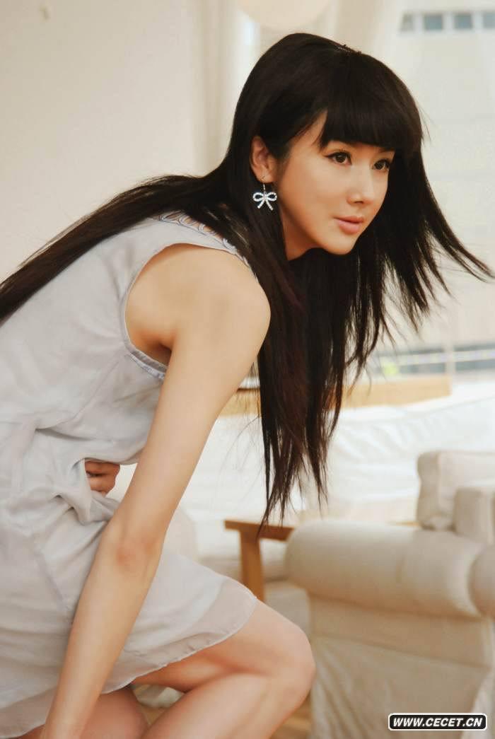 孫菲菲春日俏麗寫(xiě)真