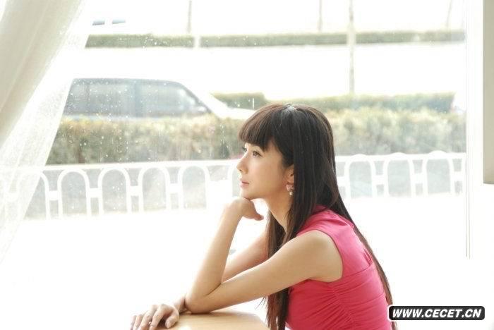 孫菲菲春日俏麗寫(xiě)真