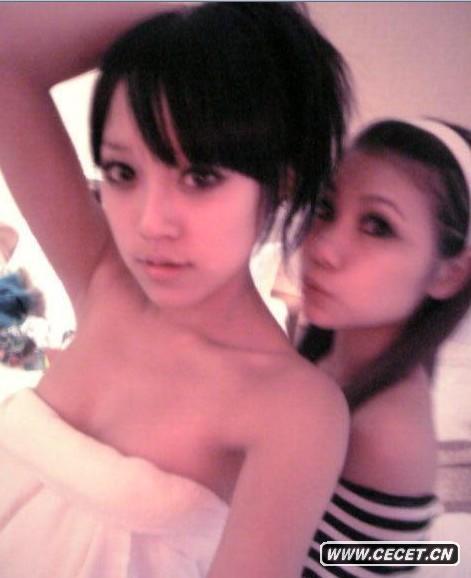 漂亮小女生自拍很性感