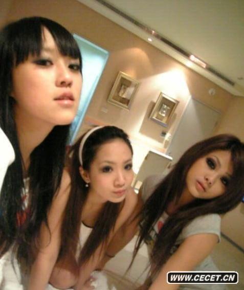 漂亮小女生自拍很性感