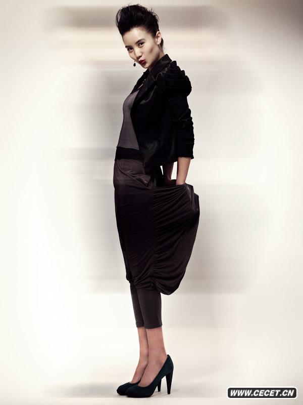 小宋佳凸現高雅氣質(zhì)和傲人身材