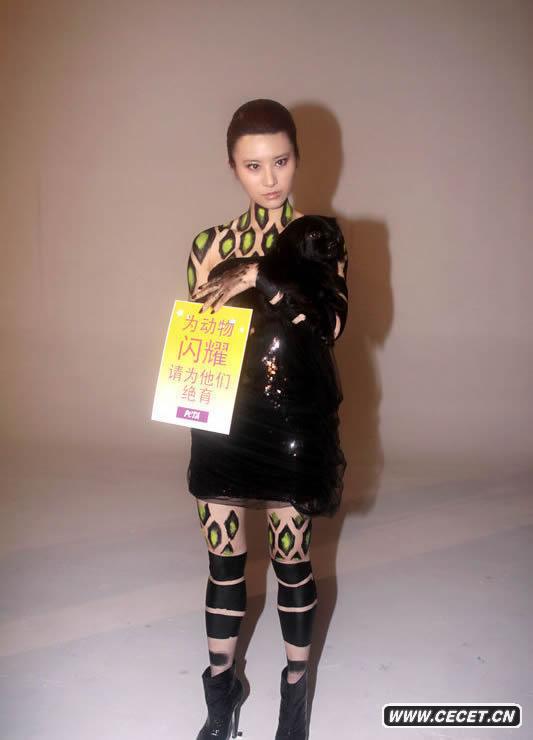 尚雯婕母豹造型亮相