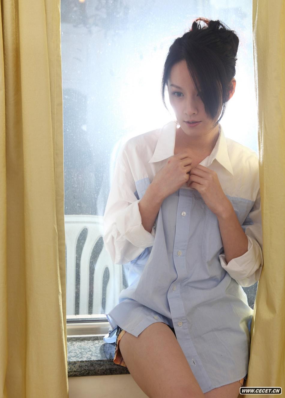 J女郎曾愷玹性感寫(xiě)真