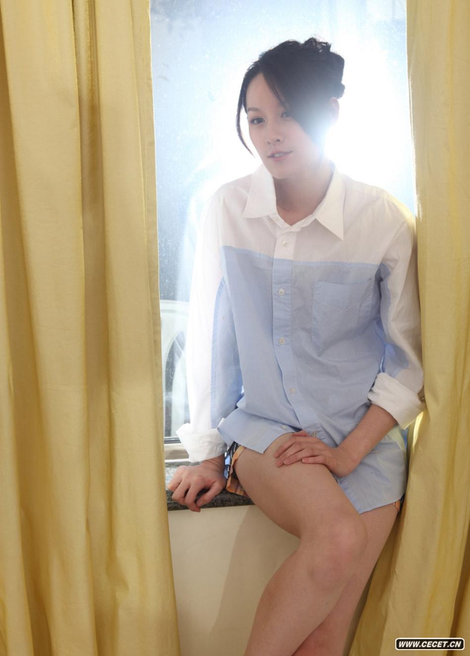 J女郎曾愷玹性感寫(xiě)真