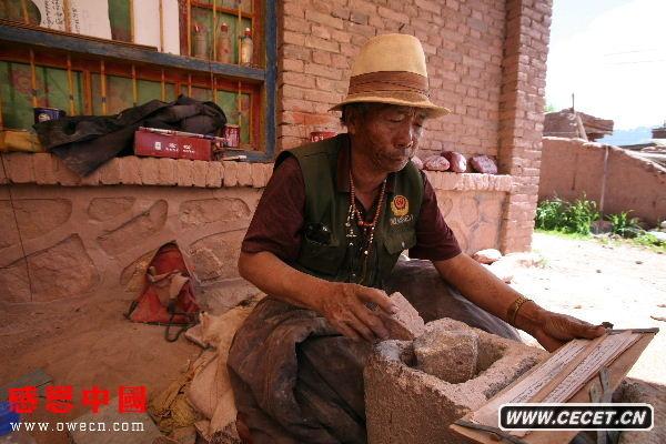 ̬ʯĎQ(chng),_,ɴСȵʯ^(li)`ʯ,Z(y)顰౾߀һNʯKʯϿ̌(xi)D,Բ؂̵ɫʺ̓ݞ,з(dng)ﱣoh,Ȼѷe(li)ɞһL(chng)L(chng)ĉԫ,@NቦZ(y)Q(chng)dD/ģʽ (D7)