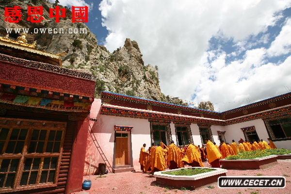 ĳɹReɳӹRλ(sh)hY悖|25ؐ{@һl{߅ɽ}Ҋ(jin)߅Hظԭ{ɽɰ箋(hu)ɽСԊ(sh)ʽĳɹRoNɑL(fng)oWW픹âRеđºe^ʯ^϶(zh)Ĳؽ(jng)ԓR3eԺ600ƽͨ96Rĳɹڪ{ɏ88ʯ̷Ɍÿ3񼚿(dng)ԓRһƴˇg(sh)L(fng)вʽƽ픽c(din)ĹʽD/ģʽ (D20)