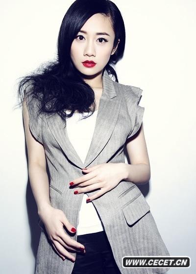 劉蕓素顏寫(xiě)真雙面魅惑