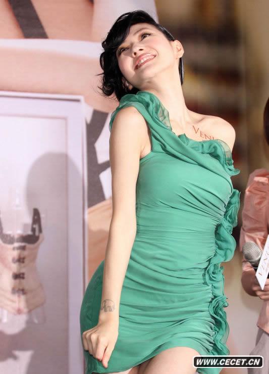 小S風(fēng)騷熱舞大秀S身形