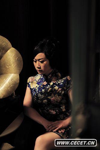 芙蓉姐姐穿花樣旗袍