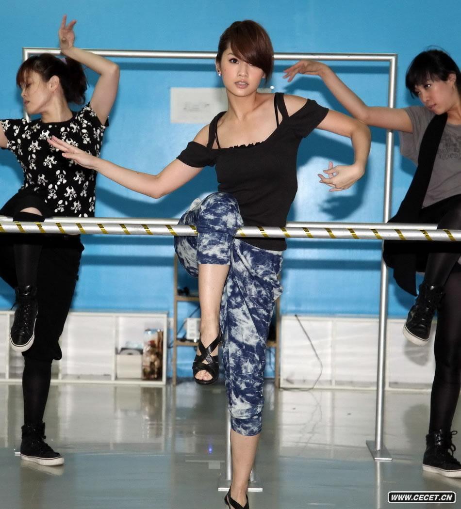 楊丞琳挑戰高低杠翻滾