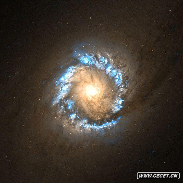 NGC 1097 D@ǹ̫hRĔzĭh(hun)@NGC 1097ϵĵĺγɅ^