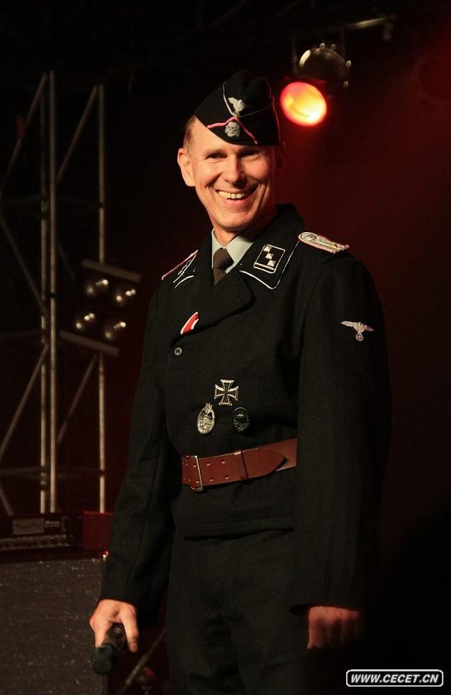 來(lái)自德國的中國通Joerg身穿德國裝甲兵制服