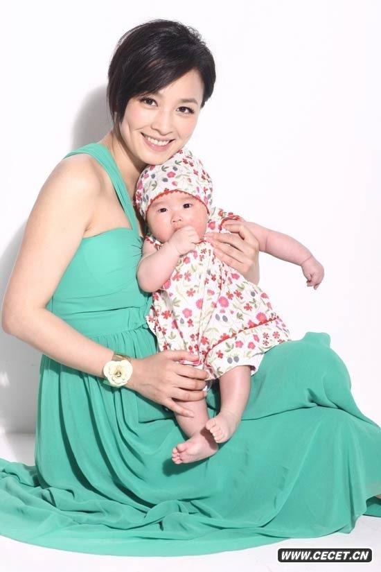 張庭孕攜女兒登雜志封面