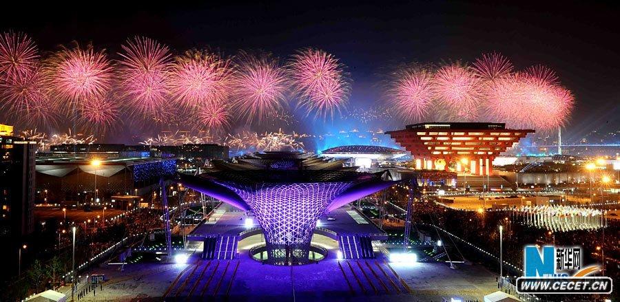 上海世博會(huì )開(kāi)幕式大型燈光噴泉焰火表演