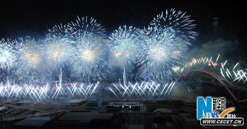 上海世博會(huì )開(kāi)幕式大型燈光噴泉焰火表演