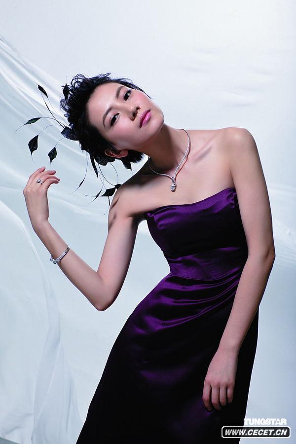 高圓圓演繹高貴晚裝