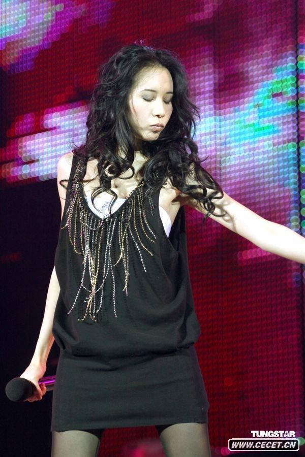 莫文蔚活力四射演出