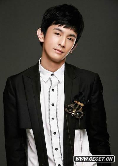 康飛拍攝魅力紳士寫(xiě)真