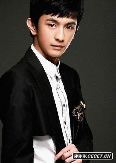 康飛拍攝魅力紳士寫(xiě)真