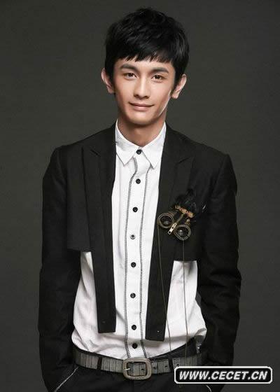 康飛拍攝魅力紳士寫(xiě)真