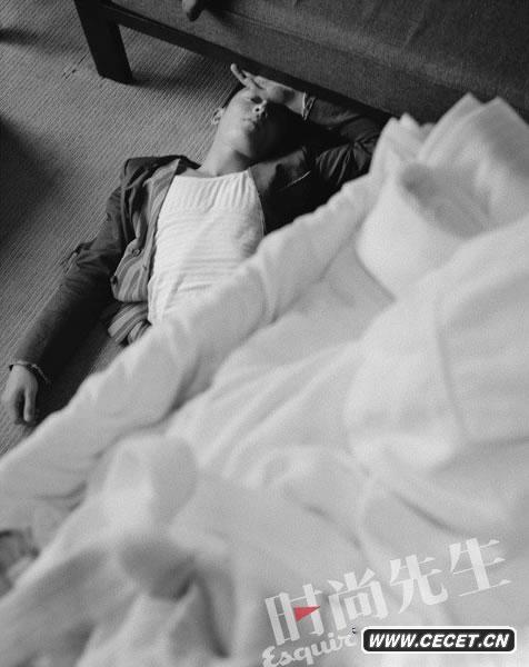 陳冠希床上魅惑似映射艷照門(mén)