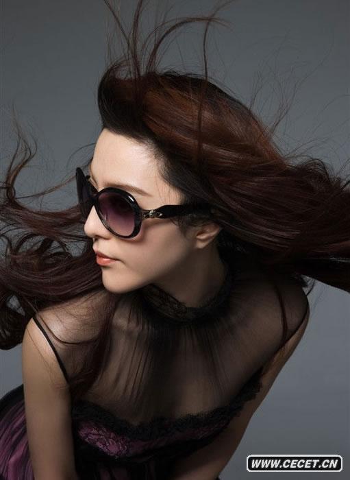 范冰冰波浪卷發(fā)顯風(fēng)情