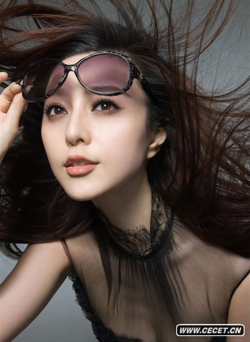 范冰冰波浪卷發(fā)顯風(fēng)情