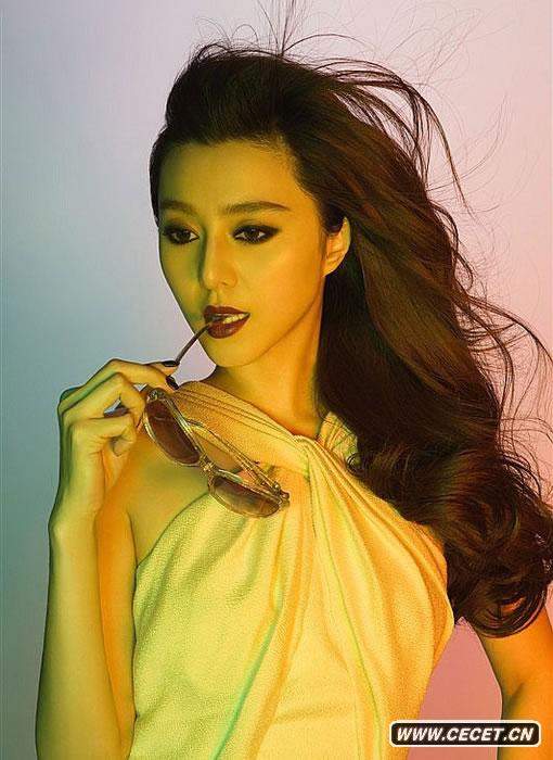 范冰冰波浪卷發(fā)顯風(fēng)情