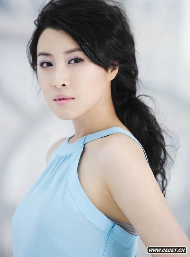 王雅捷春日寫(xiě)真