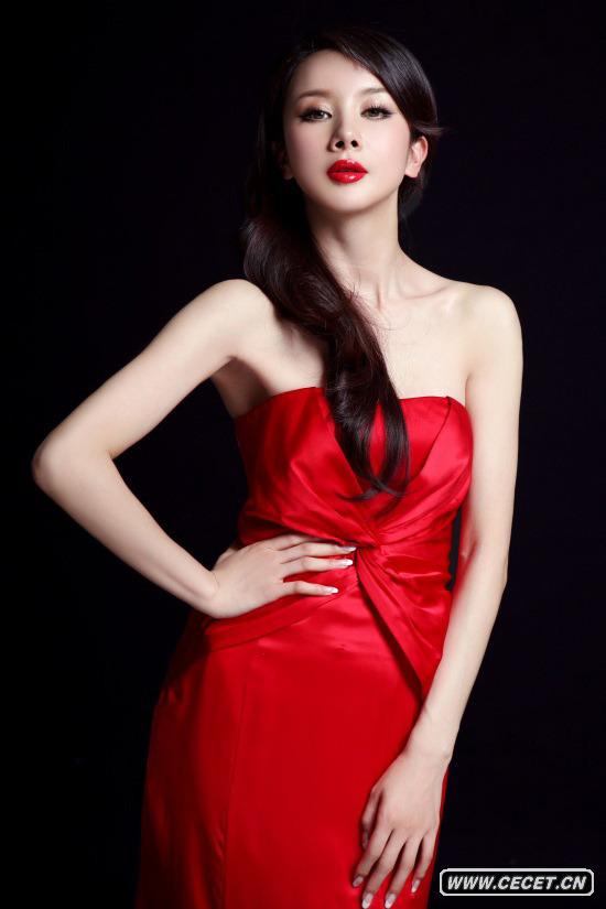 孫菲菲全新寫(xiě)真紅唇似火
