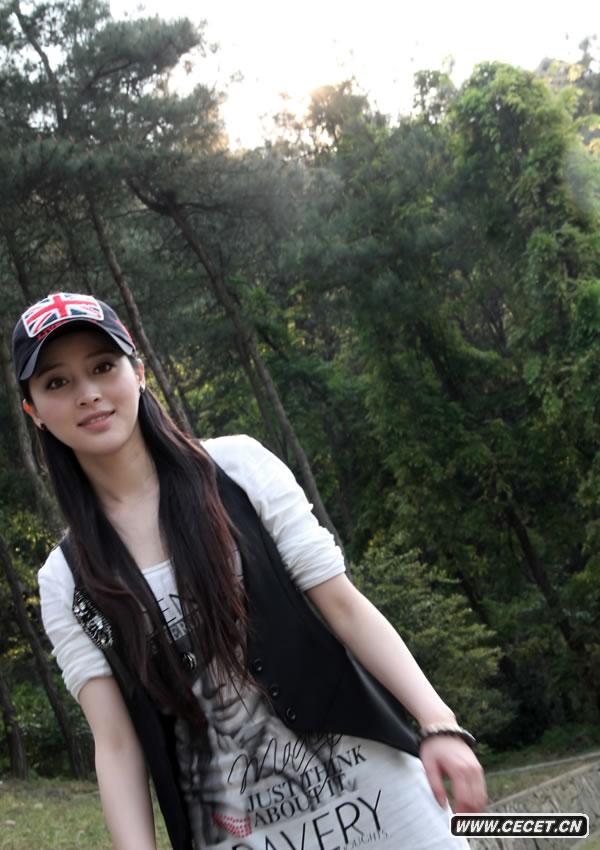 甘婷婷戶(hù)外裸妝登山照