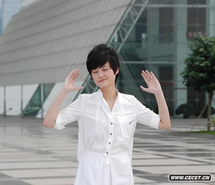 李宇春獻歌大運會(huì )