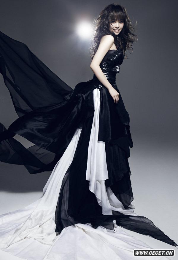 張靚穎拍大片時(shí)尚蛻變