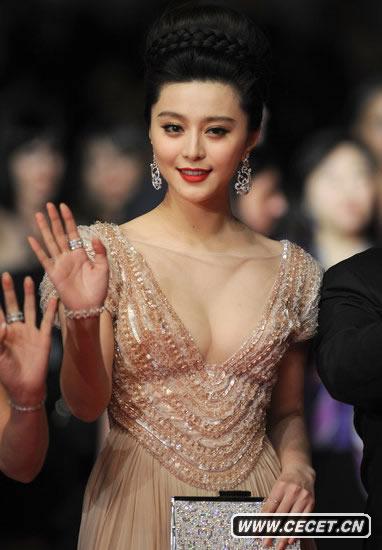 范冰冰肉粉色禮服展露身材