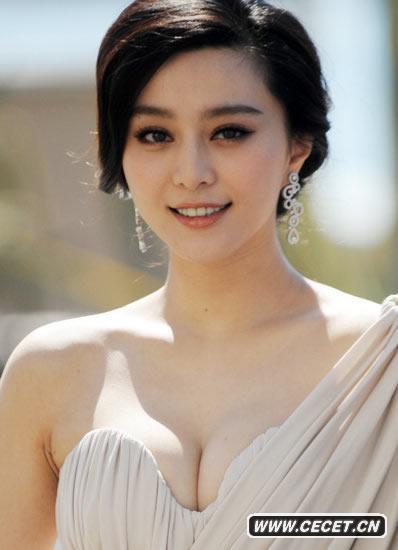 范冰冰肉粉色禮服展露身材