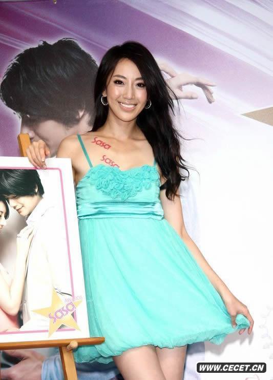 隋棠亮相性感乳溝微現