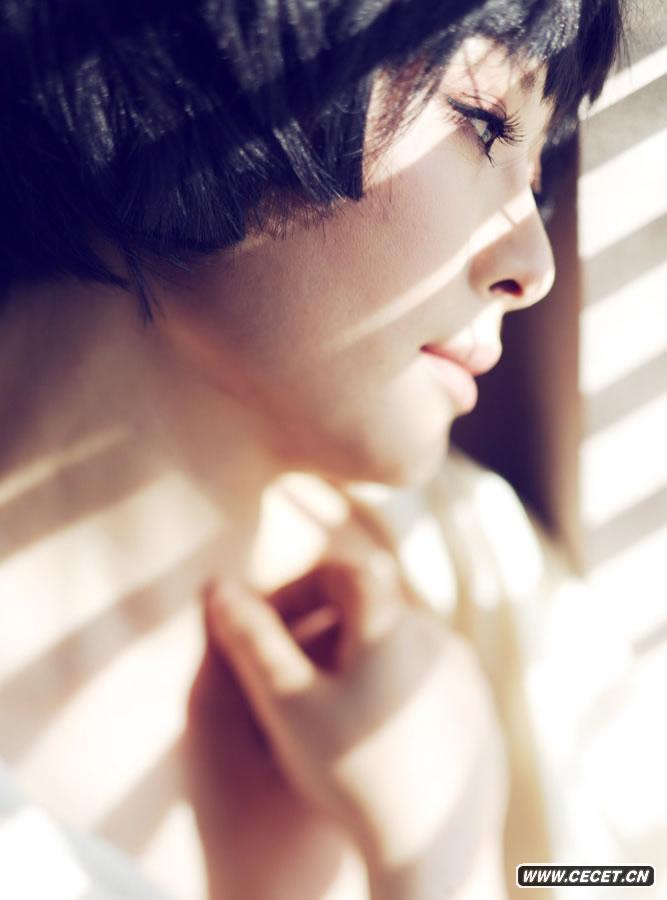 袁莉全新演繹嫵媚熟女