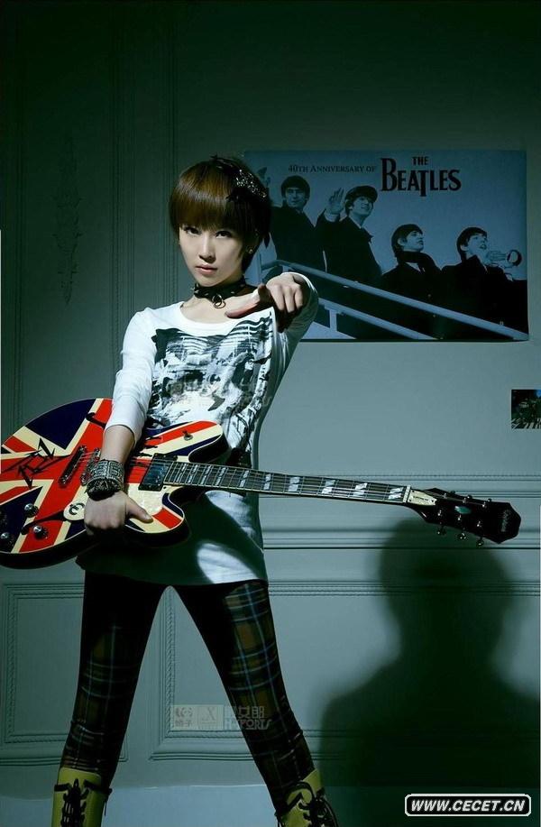 謝楠寫(xiě)真綻放野性魅力