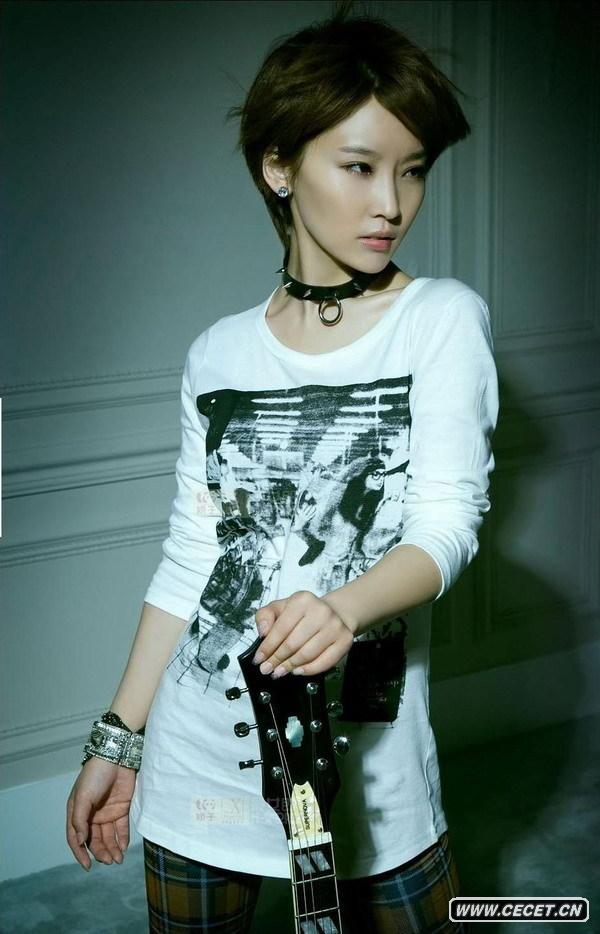 謝楠寫(xiě)真綻放野性魅力