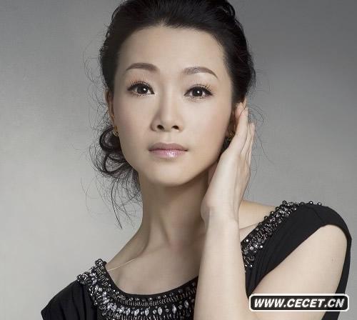 呂薇拍美艷大片秀性感