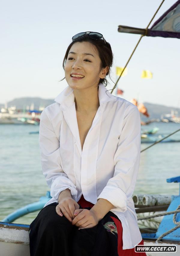 何彥霓夏日清新寫(xiě)真