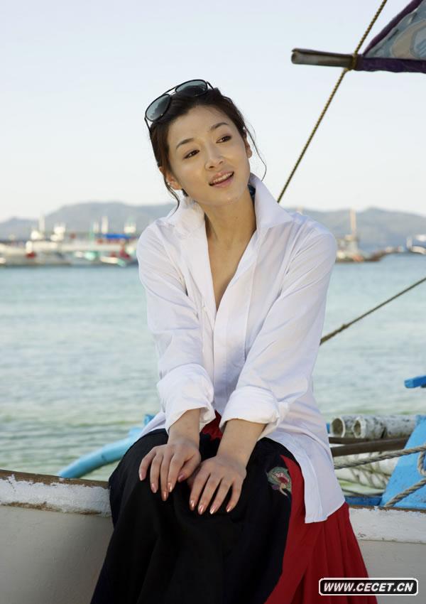 何彥霓夏日清新寫(xiě)真