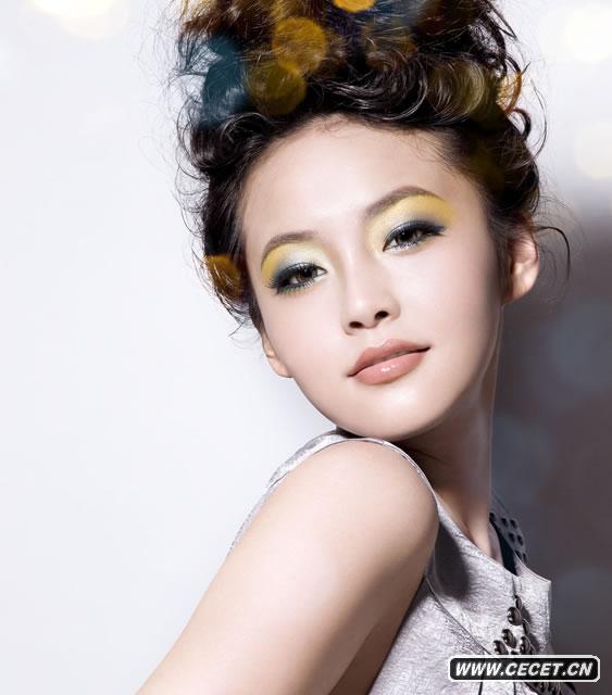 張佳寧寫(xiě)真玩性感誘惑