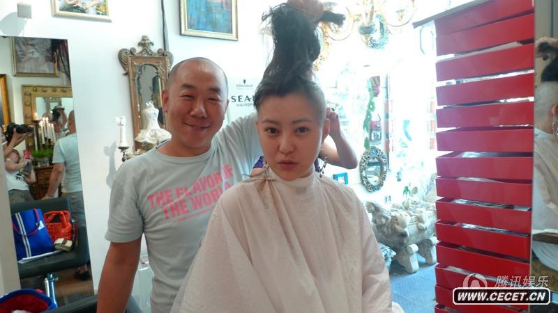 郝蕾為攝影展忍痛剃光頭
