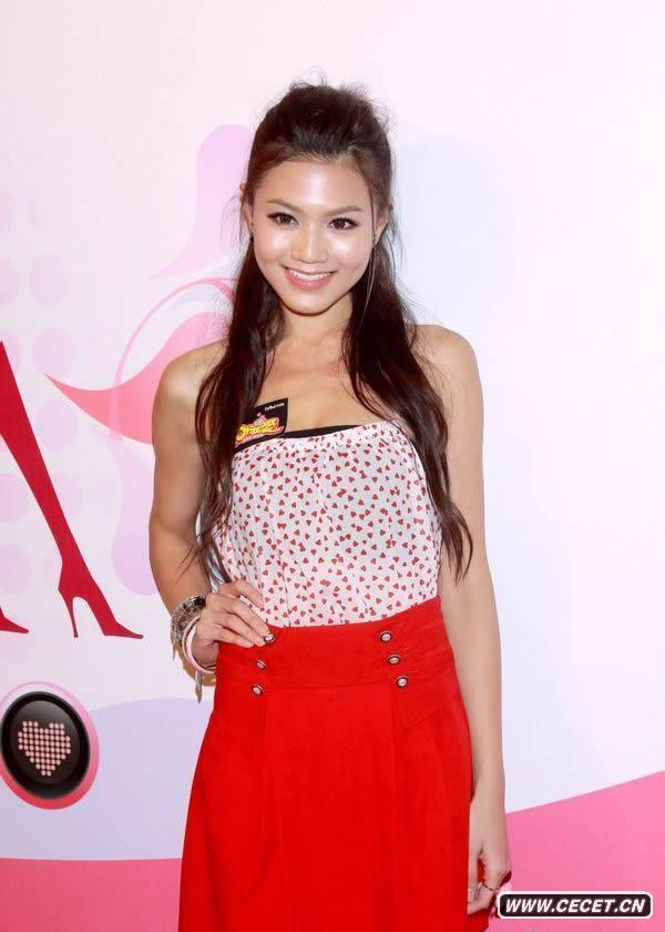 周秀娜變身主持人