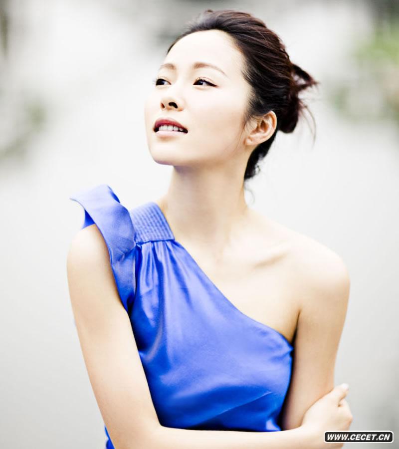 藍衣飄飄展童真