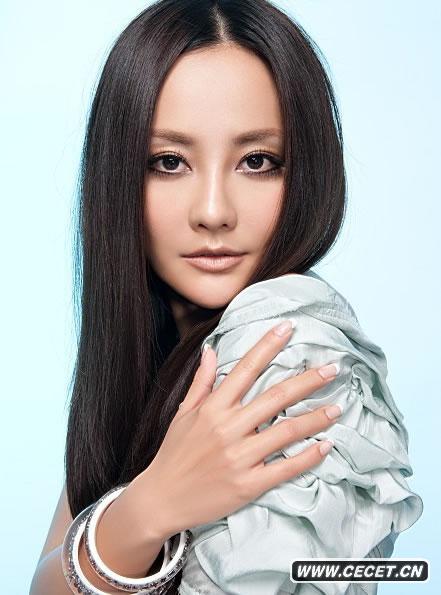 馬雅舒拍夏日冷艷寫(xiě)真